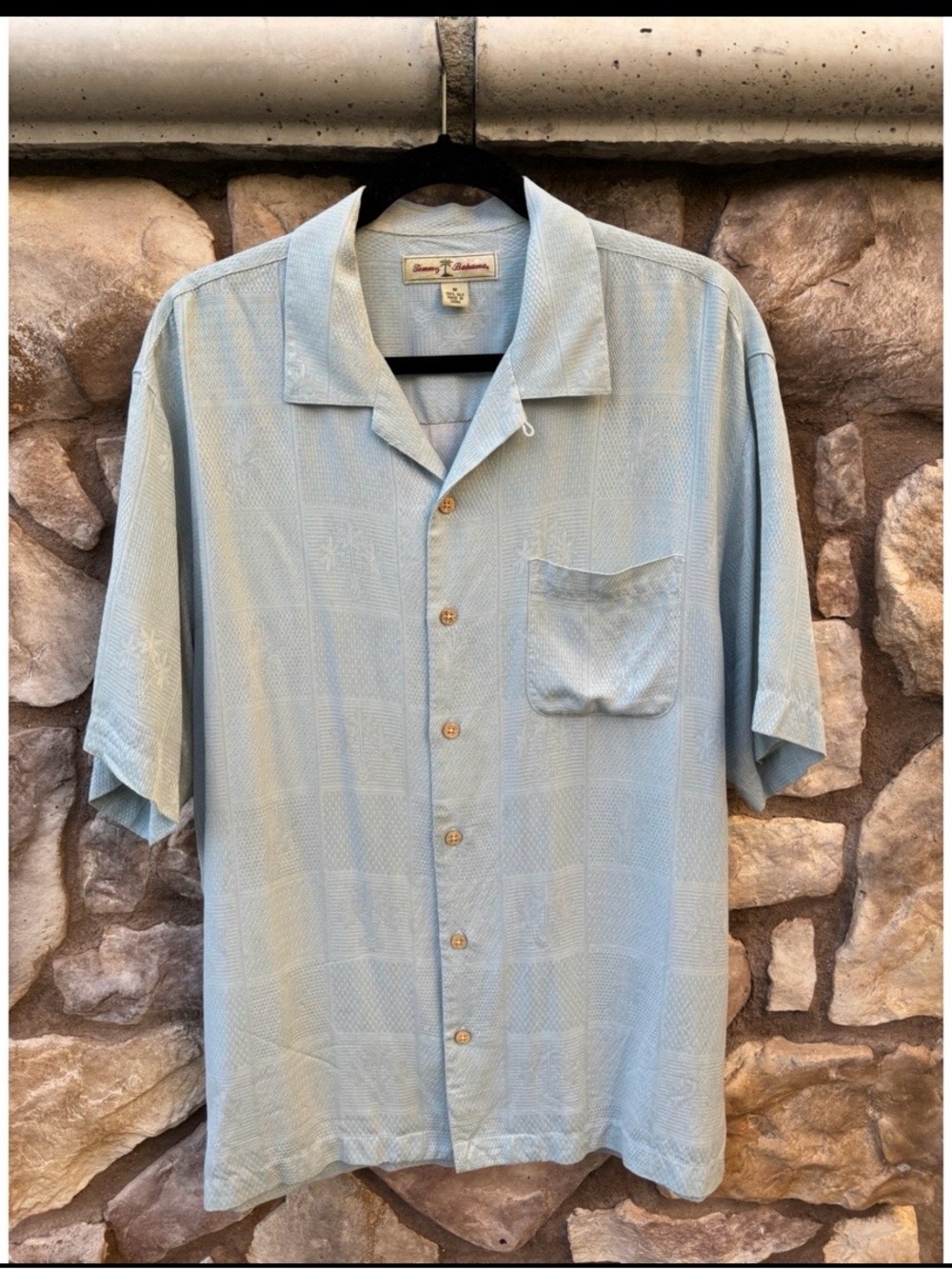 Tommy Bahama Men's Silk Button Down Shirt Hawaiian Light Blue Size Medium